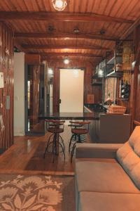 a living room with a table and some chairs at Cabana em meio a natureza com piscina. in Rodeio