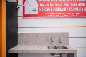 Fotografie z fotogalerie ubytování RedDoorz near Stasiun Senen v destinaci Jakarta