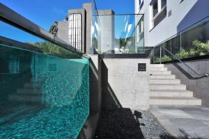 a swimming pool on the side of a building at Patio Milano Apartamentos completos em condominio incrivel com food hall in Florianópolis