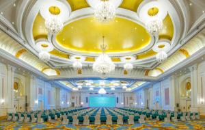 Bazén v ubytování Guangzhou Phoenix City Hotel-Free Shuttle for Canton Fair 15th Oct to 5th Nov nebo v jeho okolí