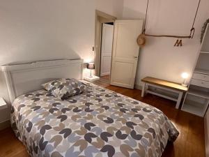 Photo de la galerie de l'établissement Gîte de charme à Artenay : 5 chambres, jardin clos, proche Orléans et Paris, idéal familles et amis - FR-1-590-269, à Artenay