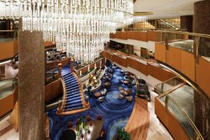 فندق يوكوهاما باي شيراتون أند تاورز في يوكوهاما: اطلالة غرفة الطعام على سفينة الرحلات البحرية