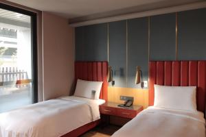Voodi või voodid majutusasutuse Kindness Day Hotel toas