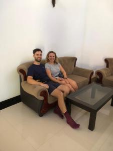 Posezení v ubytování Ahasna Airport Villa