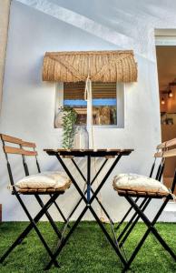 Patio lub wspólna przestrzeń na świeżym powietrzu w obiekcie Suite con Jacuzzi en la montaña.