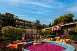Taman di luar Country Inn Tarika Riverside Resort Jim Corbett