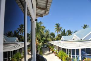 a view of the courtyard of a resort with palm trees at Asseyri Guest House in Maradhoofeydhoo
