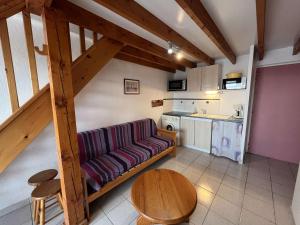Kuchyňa alebo kuchynka v ubytovaní Appartement T2 Mezzanine, 6 personnes, proche plage, parking, Valras-Plage - FR-1-701-39 + 4 fotografie