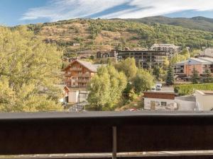 a view of a city with buildings and a mountain at Appartement Saint-Chaffrey , 1 pièce, 4 personnes - FR-1-330E-49 in Serre Chevalier