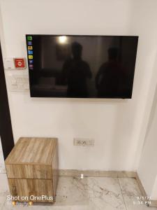 TV a/nebo společenská místnost v ubytování Hotel Rivasa Regency