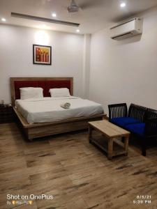 Postel nebo postele na pokoji v ubytování Hotel Rivasa Regency + 19 fotografií