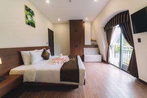 Postel nebo postele na pokoji v ubytování GREENECO DA LAT HOTEL - Khách sạn Green Eco Đà Lạt