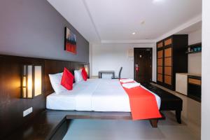 Postel nebo postele na pokoji v ubytování Ratana Hotel Sakdidet, PHUKET TOWN