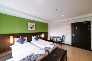 Postel nebo postele na pokoji v ubytování Ratana Hotel Sakdidet, PHUKET TOWN