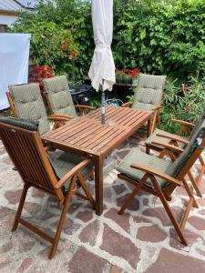 Patio alebo iná vonkajšia časť ubytovania Gólyásház apartman