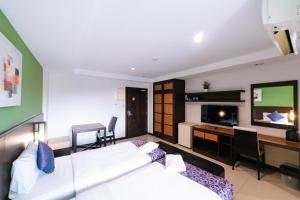 Kuchyň nebo kuchyňský kout v ubytování Ratana Hotel Sakdidet, PHUKET TOWN