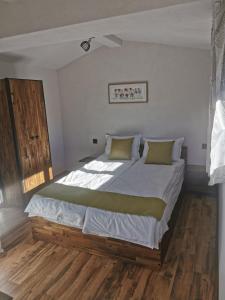 Postel nebo postele na pokoji v ubytování Ергини