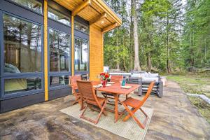 Zahrada ubytování Gold Bar Cabin on Skykomish River Heated Swim Spa