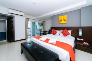 Postel nebo postele na pokoji v ubytování Ratana Hotel Sakdidet, PHUKET TOWN