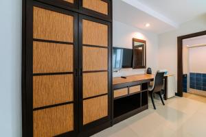 TV a/nebo společenská místnost v ubytování Ratana Hotel Sakdidet, PHUKET TOWN