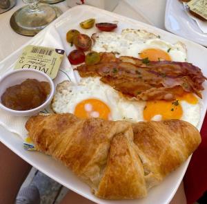 Jedlo v ubytovaní bed & breakfast alebo blízkom okolí
