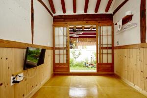 全州市にあるJeonju Nostalgic Homeの窓のある空き部屋