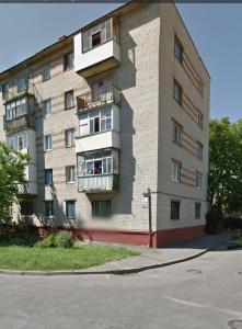 a tall building with balconies on the side of it at 3-х комнатная квартира по улице Коцюбинского, дом 9 дробь 6 in Kremenchuk