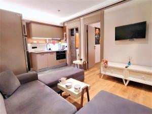 Kép Sleek Residence Flat in Muratpasa with Shared Pool szállásáról Antalyában a galériában