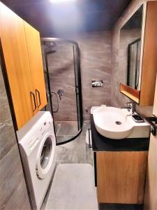 Kép Sleek Residence Flat in Muratpasa with Shared Pool szállásáról Antalyában a galériában