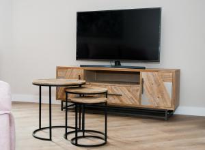 A television and/or entertainment centre at Mk77 - Gran Via