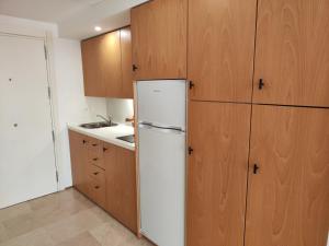 Kuchyň nebo kuchyňský kout v ubytování Estudio Puerto de Sotogrande