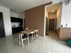 Traders Garden , cheras Trader square 3 bedroom Balakong serdang的厨房或小厨房