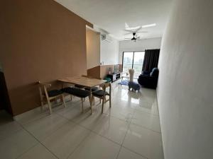 Traders Garden , cheras Trader square 3 bedroom Balakong serdang的休息区