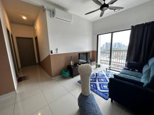 Traders Garden , cheras Trader square 3 bedroom Balakong serdang的休息区