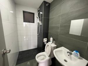 Traders Garden , cheras Trader square 3 bedroom Balakong serdang的一间浴室