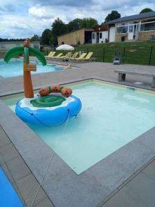Bazén v ubytování Camping Oos Heem nebo v jeho okolí