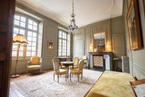Posezení v ubytování L'Hotel de Panette, Un exceptionnel château en coeur de ville
