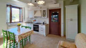 A kitchen or kitchenette at Agriturismo Pascucci