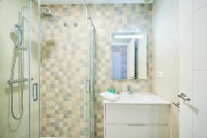 Kúpeľňa v ubytovaní Del Parque Flats Estudio Capuchinos