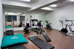 Fitness centrum a/nebo fitness zařízení v ubytování Dodo Beach Hotel