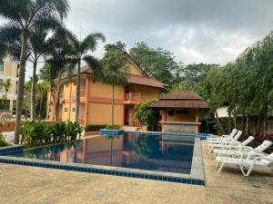 Bazén v ubytování Du-sila Hotel kohchang nebo v jeho okolí