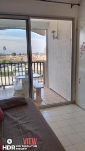 Balkon lub taras w obiekcie Les Capitelles : Appartement vue montagne en residence avec piscine -sur le front de mer
