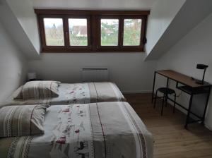 Posteľ alebo postele v izbe v ubytovaní GÎTE D’EMMA