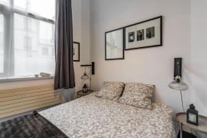 a bedroom with a bed and a window at Mon loft in Asnières-sur-Seine