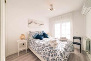 A bed or beds in a room at Babieca Casa con Garaje