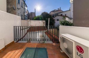 A balcony or terrace at Babieca Casa con Garaje