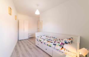 A bed or beds in a room at Babieca Casa con Garaje