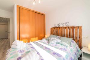 A bed or beds in a room at Babieca Casa con Garaje