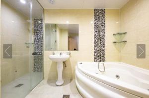 Bathroom sa Cheonan Star Hotel