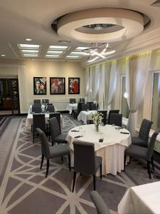 Prostor za sedenje u objektu Hotel Falko +37 fotografija